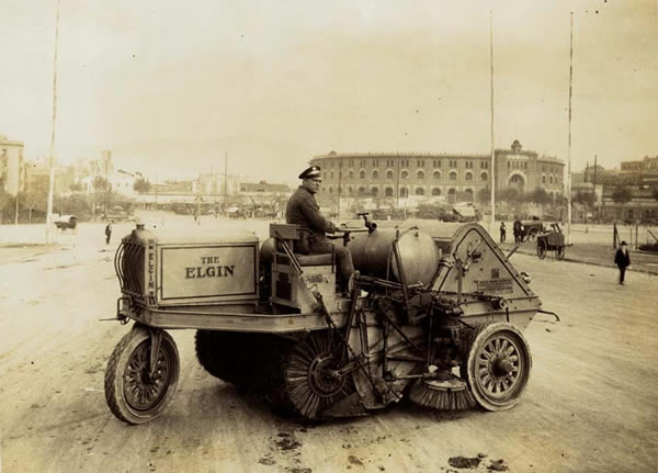 1928 - Vehicle de neteja - Plaça Espanya - Barcelona