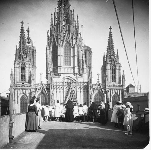 1917 - Observant la Catedral - Barcelona