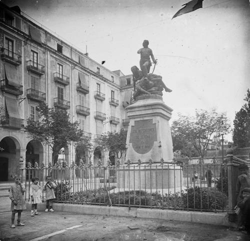 1917 - Estàtua dels defensors de Girona - Girona