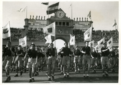 Actes commemoratius del 450è aniversari de l'arribada de Cristòfol Colom a Barcelona. Concentració del Front de Joventuts a l'Estadi de Montjuïc (17/04/1943). Pérez de Rozas. AFB